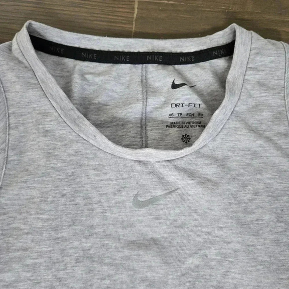 Nike Dri-Fit workout set Grey tank top Capri leggings sz S and M - Picture 4 of 12